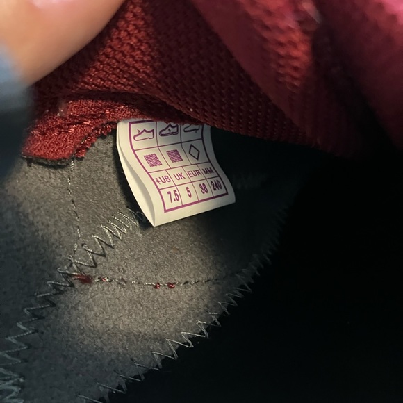 Evolv Elektra rock climbing shoes, size 7.5 but they run small in my opinion - Picture 4 of 4